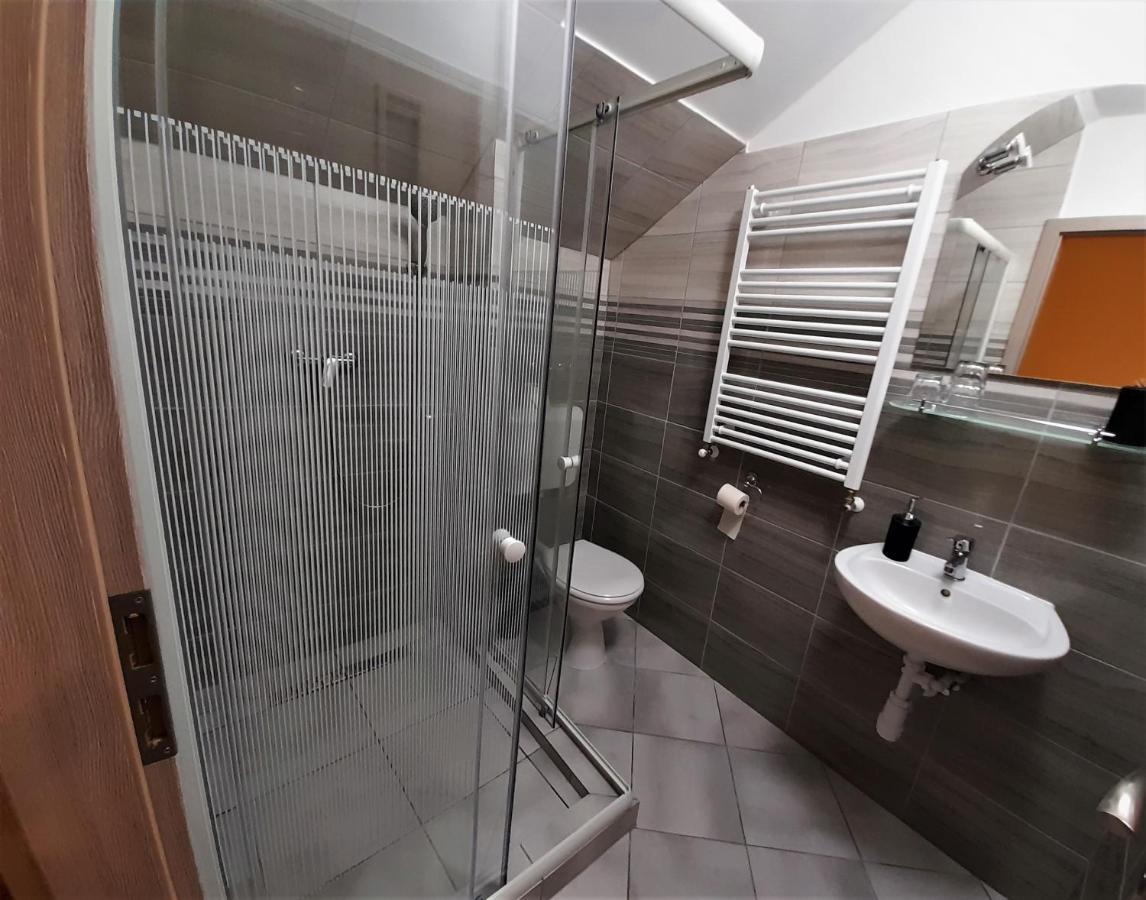 Barsony Vendeglo Es Panzio Bed & Breakfast Szecseny Exterior photo